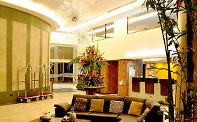 Hotel Eco Premium Plaza Meraº À 3*